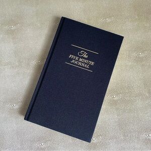 FIVE MINUTE DAILY GRATITUDE JOURNAL by INTELLIGENT CHANGE Black
